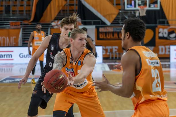 对方防线的 对方防线的